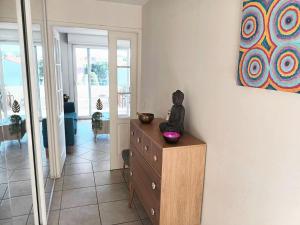 T3 vue mer, 2 chambres, piscine, terrasse, parking public gratuit à 150m