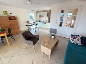 T3 vue mer, 2 chambres, piscine, terrasse, parking public gratuit à 150m