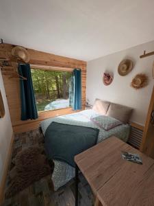 Maisons de vacances Chalet Hibou 1 couchage en 140 Domaine de la Mamounette : photos des chambres