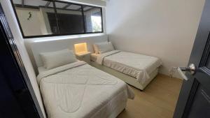 Beachfront 3-Bedroom Family Suite with Sunset View
