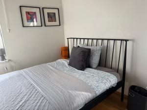 Laura comfy city apartment studio Kappeli 8-2 near Tallinn airport, next to the bus station