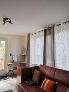 Maisons de vacances Maison spacieuse et acces independant au centre-ville de Tournus : photos des chambres