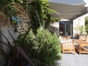 Maisons d'hotes Maison de caractere a Corseul, jardin et piscine : photos des chambres