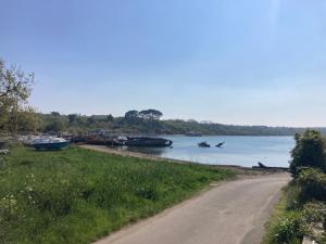 Maisons de vacances Maison artistes bord de mer Rostellec : photos des chambres