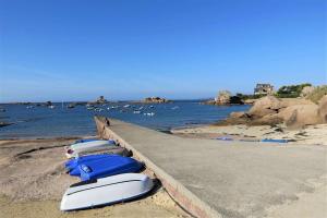 Bel appartement avec WIFI à 200m plage, au centre de TREGASTEL - Réf 702