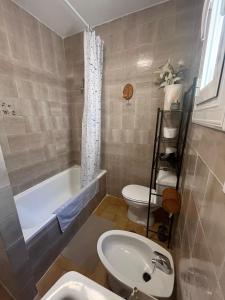 Bright 2-Bedroom Holiday Home with Pool Access in Torrevieja