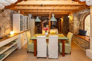 Villa Toscana - Charming stone Villa with private pool & garden