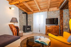 Villa Toscana - Charming stone Villa with private pool & garden