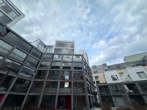 Penthouse with private sauna, large balcony, AC