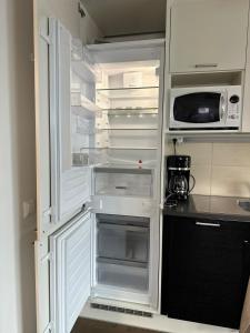 Penthouse with private sauna, large balcony, AC