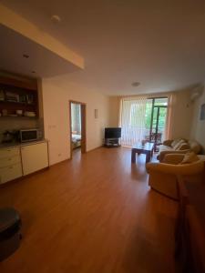 Lavish, Poolside 2 Bed Apt at Garden of Eden