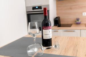 Lavica Mare Retreat - Modern Apartment near Le Meridien Podstrana