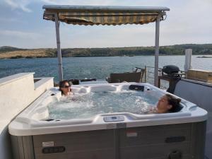 Apartmani More Posedarje -Apartment with private whirpool and terace 50m2