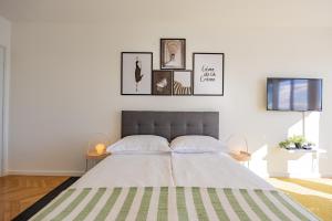 Harbor lights apartment