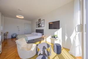 Harbor lights apartment