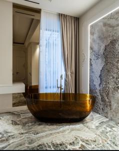 Ivory 1831 Boutique Apartment Luxury bath