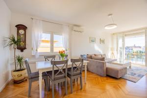 Harbor lights apartment