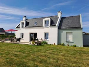 Maison traditionnelle et moderne avec vue mer