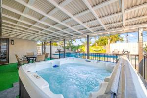 Serene Sanctuary Pool, Hot Tub and Game Room