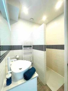 Appartements Apartment rooftop stadium of France metro line 13 : photos des chambres