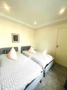 Apartment rooftop stadium of France metro line 13