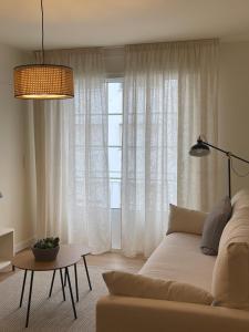 Apartamento R14 en Miño con 2 dormitorios, salón-cocina, 1 baño y zona de lavandería, situado cerca de las playas