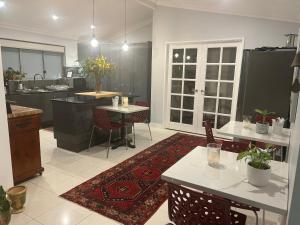 Koombana Escape 5 bedroom house