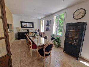 Villas Magnifique maison de ville avec piscine au coeur de la Provence : Villa