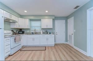 Cozy 2 bedroom bungalow