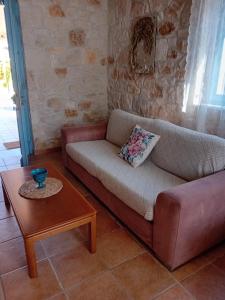 Lithos stone house (Ionio holidays)