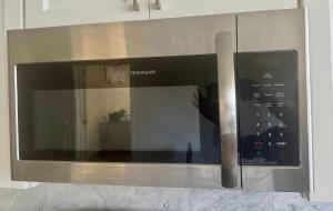 Amazing, Sunny, and Spacious! Steps to Campus!