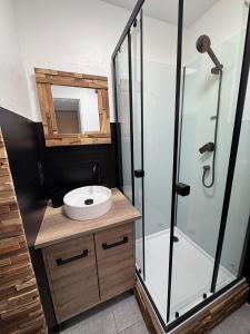 Appartements Joli studio avec terrasse : photos des chambres