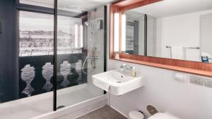 Hotels Campanile NATURE - Dreux : Chambre Standard - 1 Lit Queen-Size