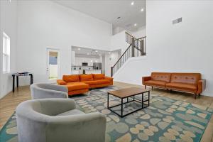 Private Villa with Arcade Game Minutes to Disney