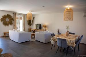 Maisons de vacances Maison avec piscine a Maussane les Alpilles : photos des chambres