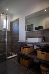 Maisons de vacances Maison avec piscine a Maussane les Alpilles : photos des chambres