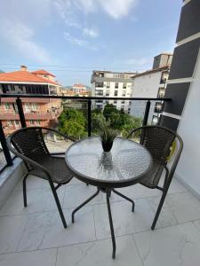 Comfortable, stylish, centrally located apartment