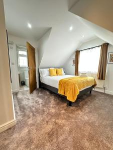 Modern 7 Bed room Home Corporate-Group Parking