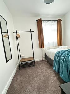 Modern 7 Bed room Home Corporate-Group Parking