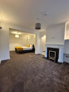 Modern 7 Bedroom 7 Bed Home