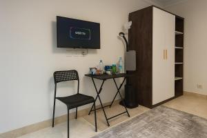 973. Modern Studio 2bed 2BA Kitchen