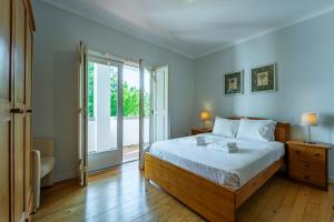 Casa das Pintoras Garden and Pool