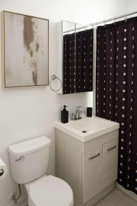 Modern 2BR with Reliable Wi-Fi - Roscoe 30