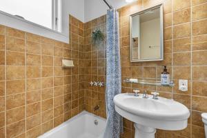 #Urban Elegance 3BR With Parking Near UC BART & Downtown