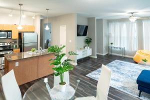 Cozy 1,100sf apartment in the heart of Legacy