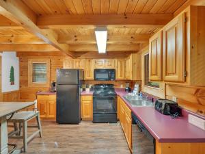 ER251 - Happy Haven - Great Location and Close tothe Attractions! cabin