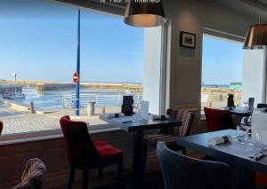 Appartements Fenetre sur Mer I CAP MER : Two-Bedroom Penthouse with Balcony and Sea View