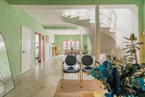 Beautiful 6 BDR Villa with AC in La Condesa