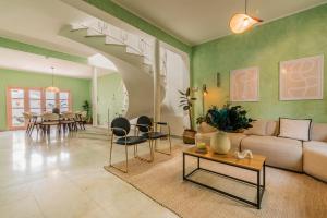 Beautiful 6 BDR Villa with AC in La Condesa