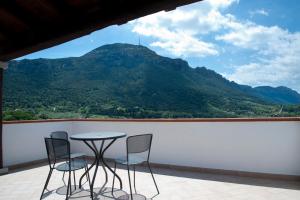 Triple Room with Mountain View room in Turismo Rurale Belvedere Pradonos